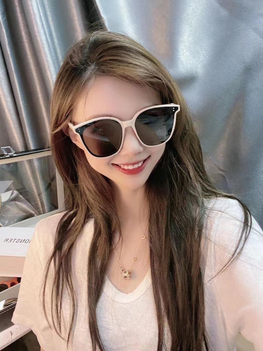 Bộ sưu tập kính mới nhất với thiết kế độc đáo tại Kính Mắt Việt Pháp