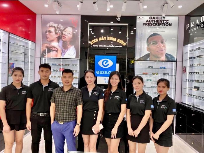 Trải nghiệm dịch vụ khám mắt chuyên nghiệp tại Mắt Kính Hùng Hưng