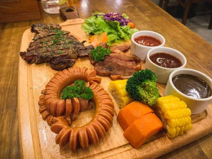 Không gian ấm cúng tại Cow Express