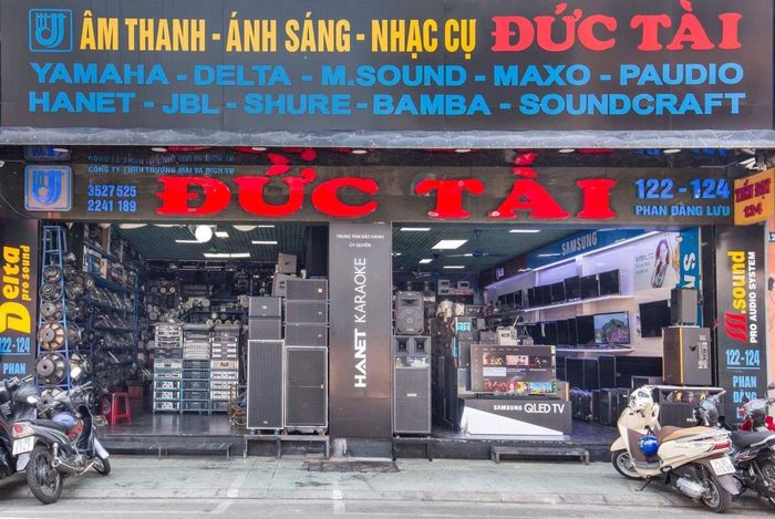 Không gian trưng bày thiết bị âm thanh hiện đại tại Đức Tài Sound Light