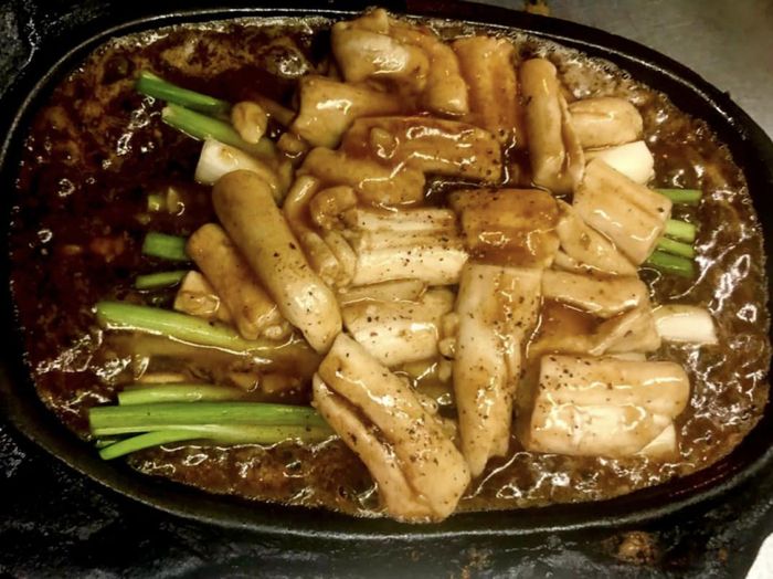 Không gian ấm cúng tại Lẩu Nướng Khánh Hoàng
