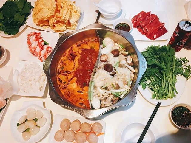 Không gian ấm cúng tại Lẩu Bone & Pot