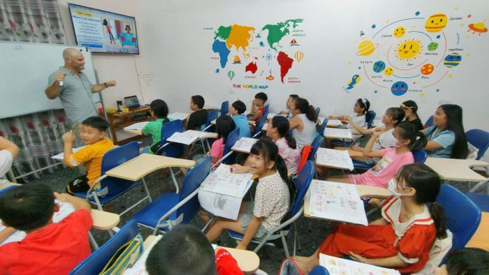 Trung Tâm Anh Ngữ GoGo - Địa chỉ học tiếng Anh lý tưởng tại Hòa Bình, nơi mang lại một môi trường học tập chuyên nghiệp, hiệu quả với các khóa học đa dạng, từ cơ bản đến nâng cao.