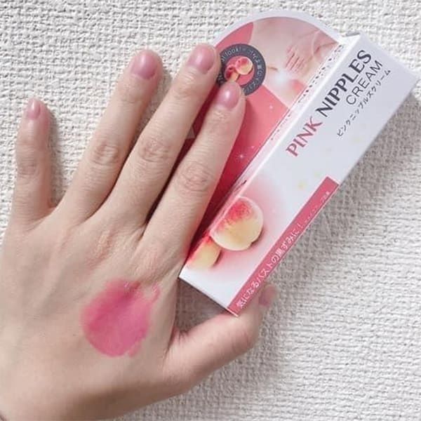Hướng dẫn sử dụng kem Pink Nipple Cream rất đơn giản: rửa sạch tay, sau đó nặn một lượng kem vừa đủ bôi lên nhũ hoa và vùng xung quanh. Sử dụng 1-2 lần mỗi ngày để đạt hiệu quả tốt nhất. Lưu ý, sau khi thoa, bạn không cần rửa lại và có thể tiếp tục sinh hoạt bình thường.