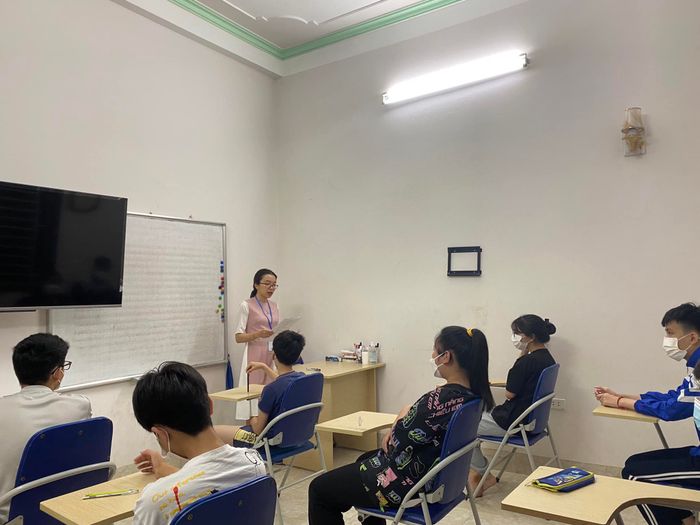 Trung Tâm Anh ngữ TEC, địa chỉ học tiếng Anh hàng đầu tại Hòa Bình, với cơ sở vật chất hiện đại, đội ngũ giáo viên tận tâm, phương pháp học tiên tiến và các khóa học phù hợp với mọi đối tượng từ trẻ em đến người đi làm.