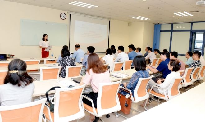 Hình ảnh minh họa giáo viên vật lý (Nguồn: internet)