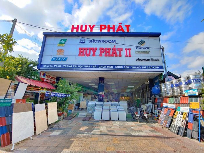 Không gian trưng bày hiện đại tại VLXD & TTNT Huy Phát