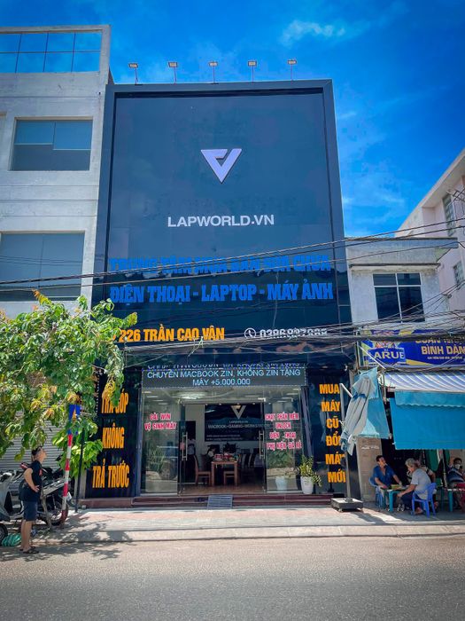Góc phụ kiện và dịch vụ chăm sóc khách hàng tại Lapworld.vn