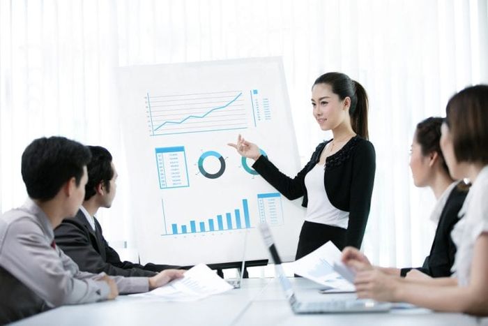 Nghệ thuật tạo dựng phong thái: Tư thế chuẩn mực nâng tầm diễn giả (Ảnh minh họa 2)