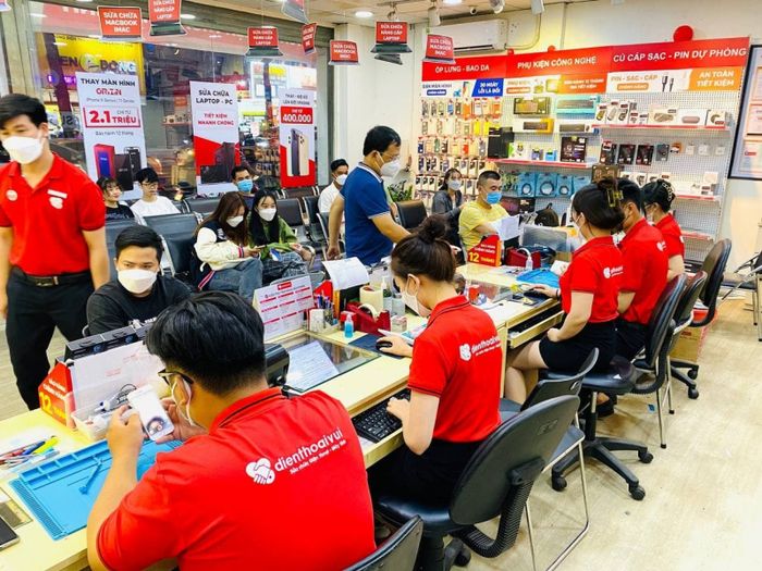 Hình ảnh hệ thống sửa chữa hiện đại tại Điện Thoại Vui