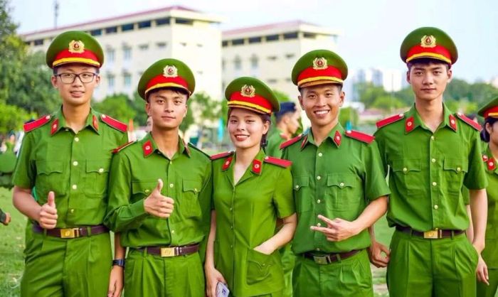 Hình ảnh truyền cảm hứng về người chiến sĩ công an mẫu mực (Nguồn: Internet)