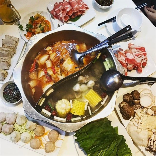 Không gian ấm cúng và món ngon đặc sắc tại Lẩu Bone & Pot
