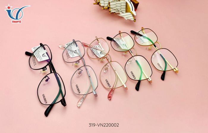 Không gian khám mắt chuyên nghiệp tại VinaOptic