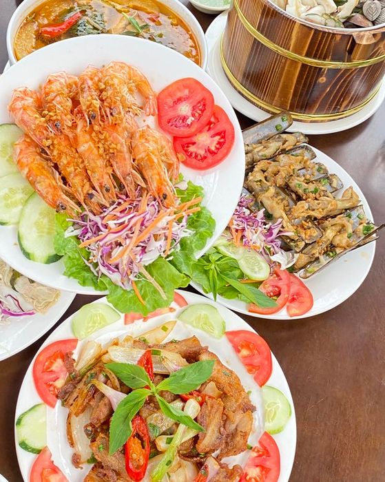 Những món hải sản tươi ngon tại Nhà Hàng Đông Hồ