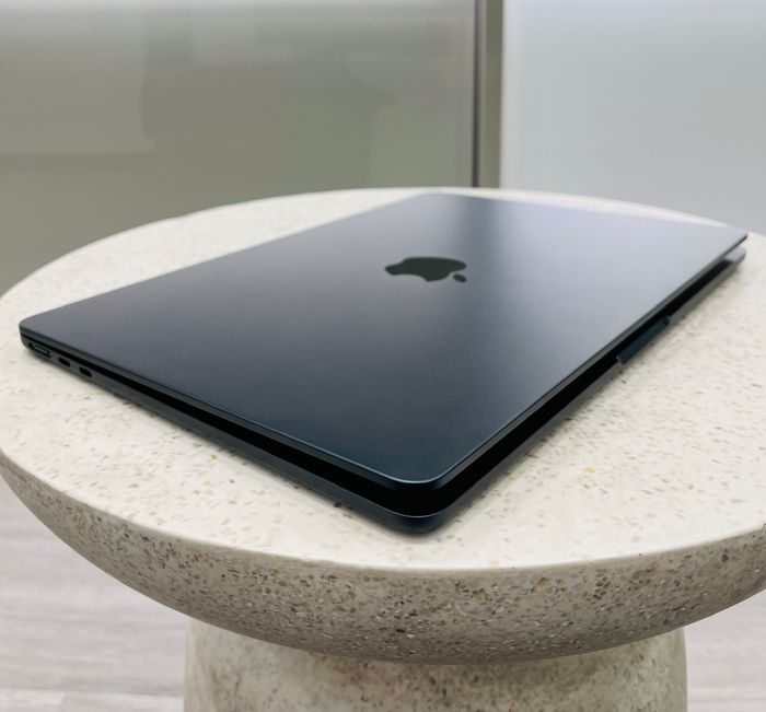 Không gian trưng bày Macbook đẳng cấp tại Lâm Phong Store