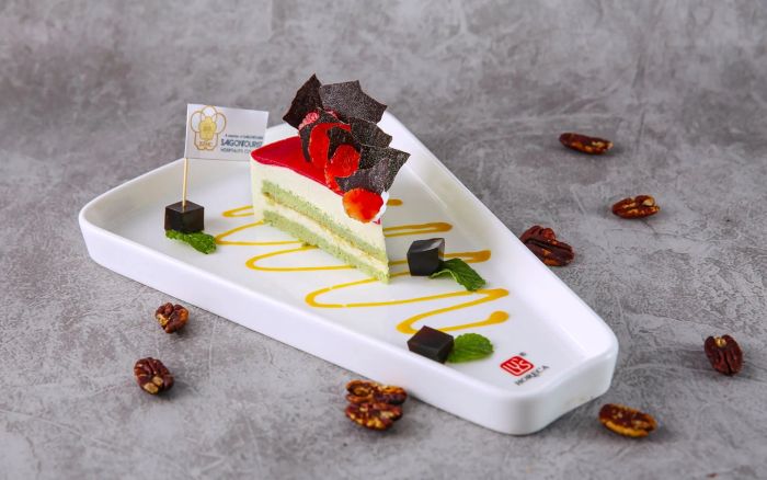 Học viên thực hành tại xưởng bánh chuyên nghiệp