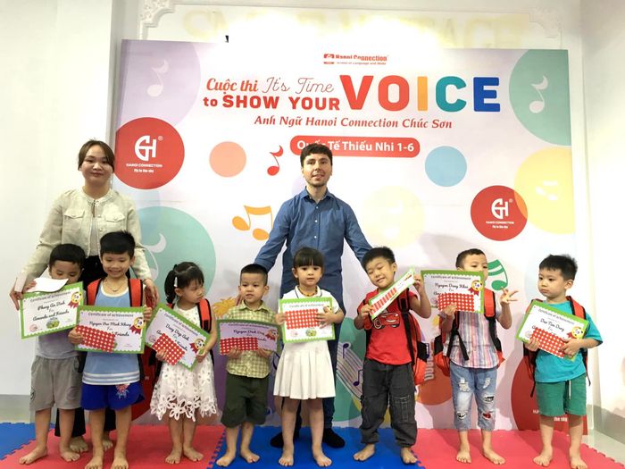 Hình ảnh học tập sinh động tại Anh ngữ Hà Nội Connection Chúc Sơn