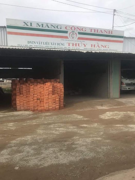Không gian trưng bày đa dạng tại VLXD Thúy Hằng