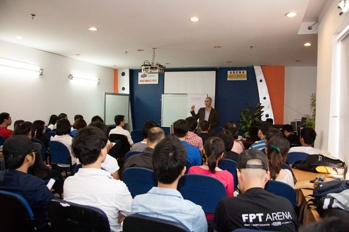 Phong thái tự tin không từ đệm - dấu ấn của diễn giả chuyên nghiệp (Ảnh minh họa 2)