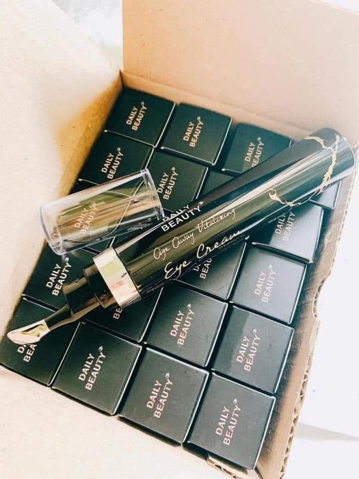 Kem Dưỡng Mắt Daily Beauty Age Away Vitalizing Eye Cream ảnh 1