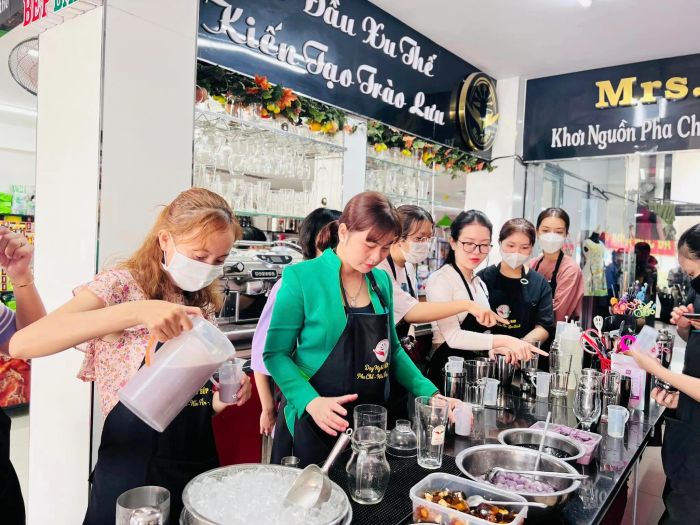 Hình ảnh học viên thực hành tại Bếp Bar Mrs.Tuyet