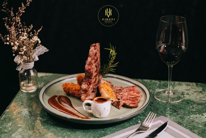 Kinh Vĩ Brasserie - Hình ảnh ấn tượng về không gian sang trọng