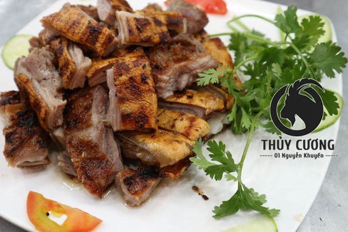 Hình ảnh bộ sưu tập món dê nướng vàng ươm, hấp dẫn tại nhà hàng