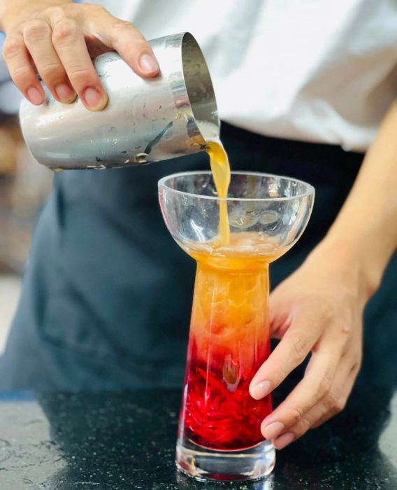 Không gian học tập mô phỏng quầy bar thực tế tại Mrs.Tuyet