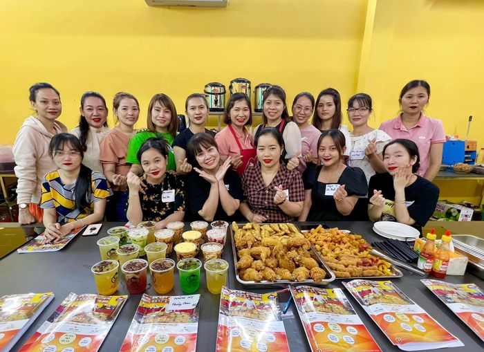 Hình ảnh thực tế lớp học chế biến tại Tâm Miu - nơi truyền cảm hứng khởi nghiệp ẩm thực