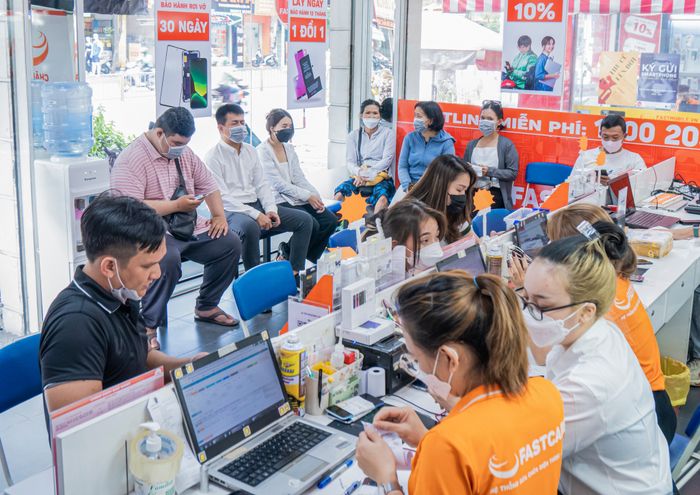 Quy trình thay màn hình chuyên nghiệp tại Fastcare