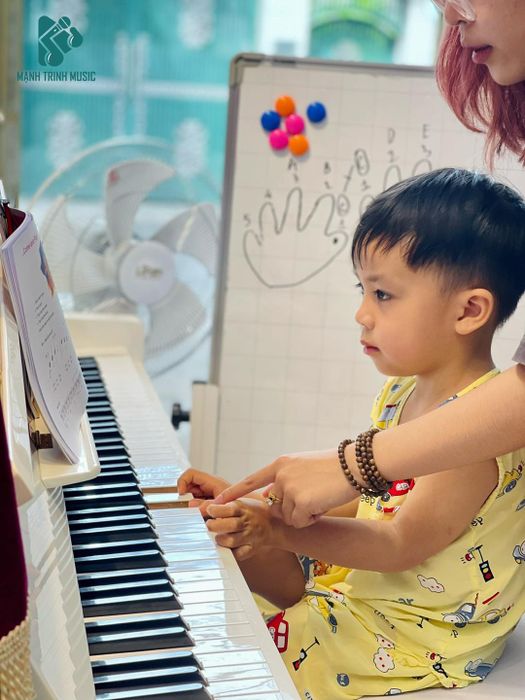 Không gian học tập đầy cảm hứng tại Mạnh Trinh Music