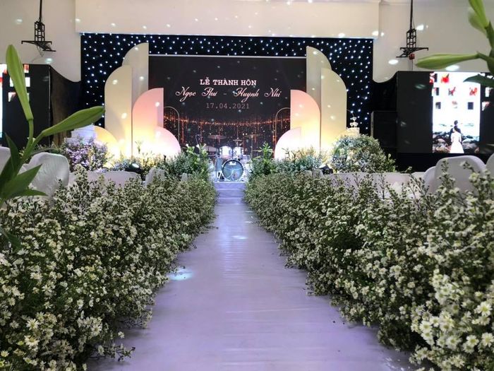 Sảnh cưới trắng tinh khôi tại White Palace (Ảnh 2)