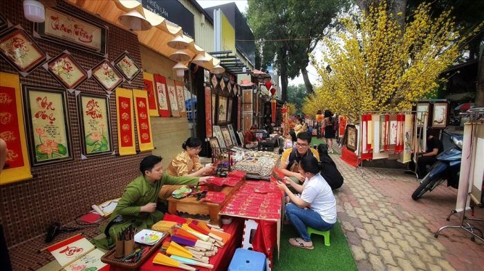 Góc check-in đẹp nhất tại phố Ông Đồ (Nguồn: Sưu tầm)