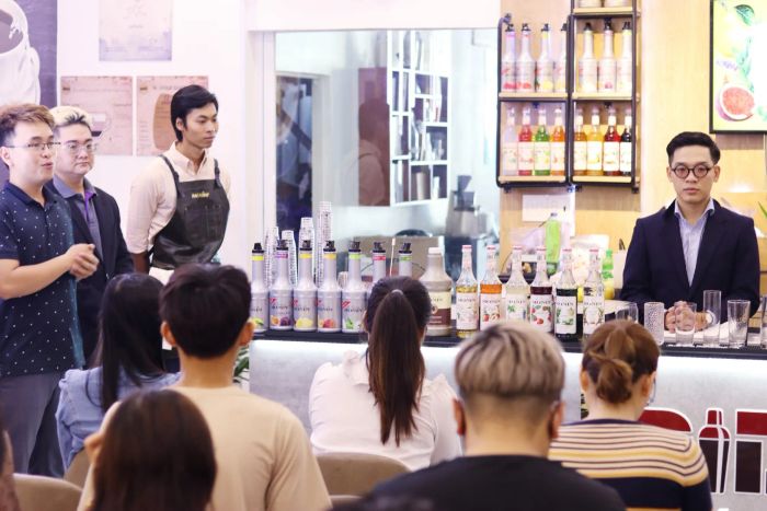 Hình ảnh thực hành pha chế tại BID
