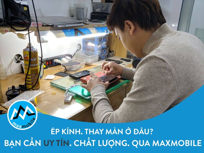 Quy trình thay màn hình đạt chuẩn tại MAX MOBILE