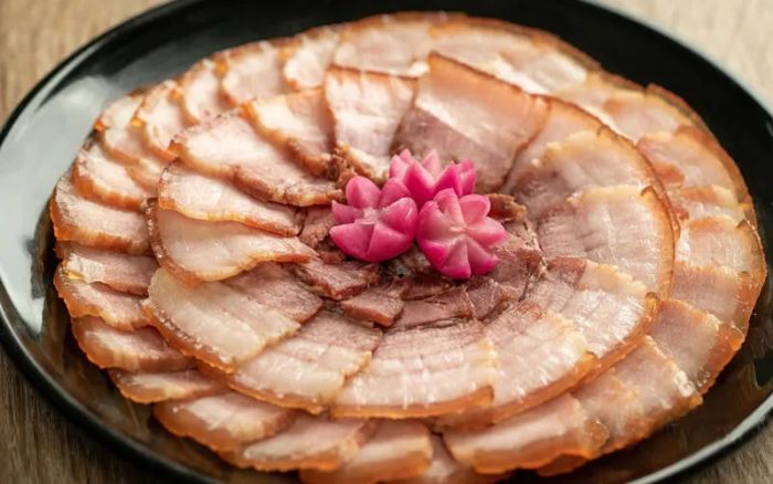 Hình ảnh thịt heo ngâm nước mắm vàng ươm bắt mắt