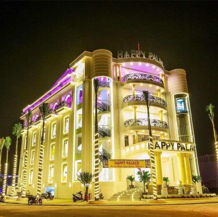Không gian tiệc cưới lộng lẫy tại Happy Palace