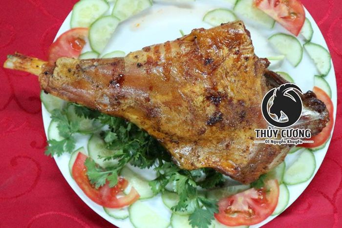 Hình ảnh những món dê hấp dẫn được trình bày tinh tế tại Dê Thủy Cương