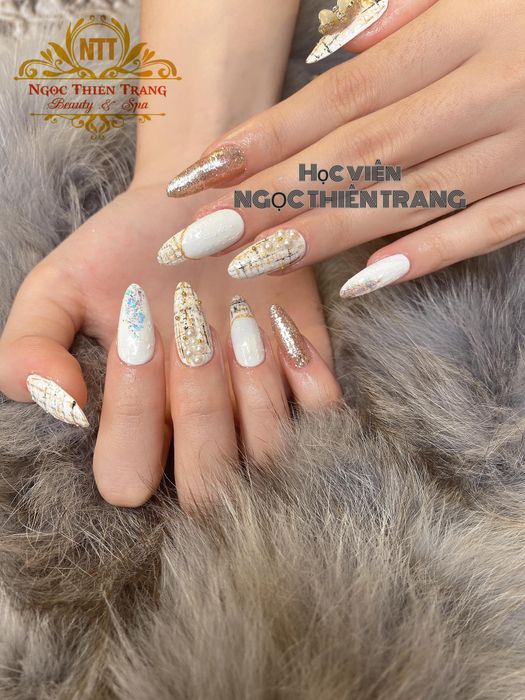 Học viên thực hành kỹ thuật nail tại Ngọc Thiên Trang Beauty & Spa