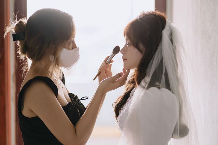 Học viên thực hành kỹ thuật trang điểm hiện đại tại Độc Makeup & Academy