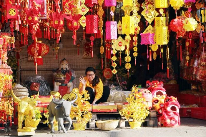 Những gian hàng trang trí Tết đầy màu sắc (Nguồn: Tổng hợp)