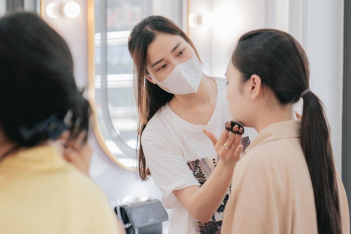 Buổi thực hành make-up thực tế tại Yến Nhi Wedding