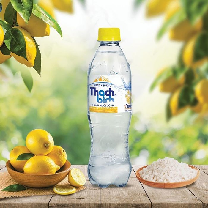 Hình ảnh chai nước khoáng Thạch Bích thanh khiết