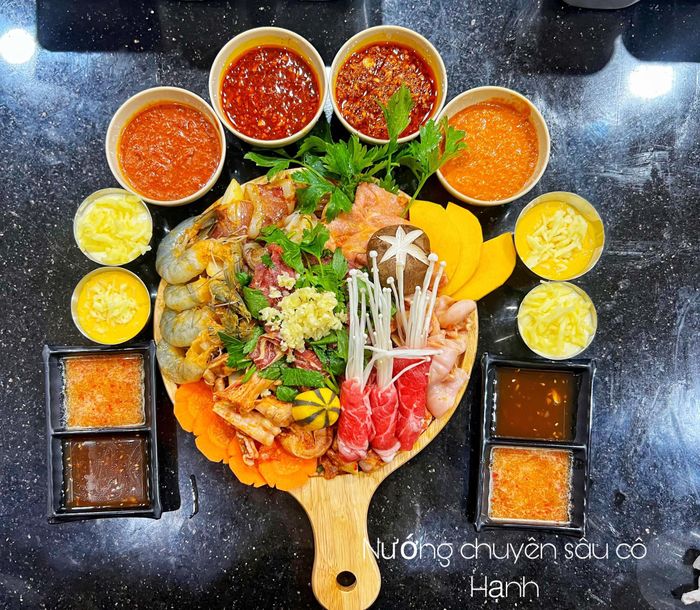 Hình ảnh thực tế lớp học chế biến món ăn tại Sun Cook - không gian hiện đại, trang thiết bị đầy đủ