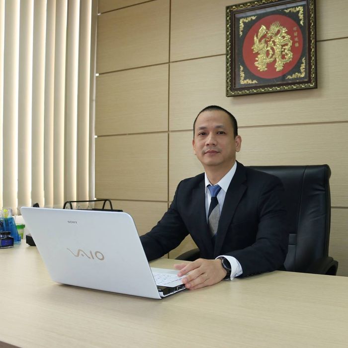 Luật sư Nguyễn Minh Anh trong buổi làm việc cùng đối tác