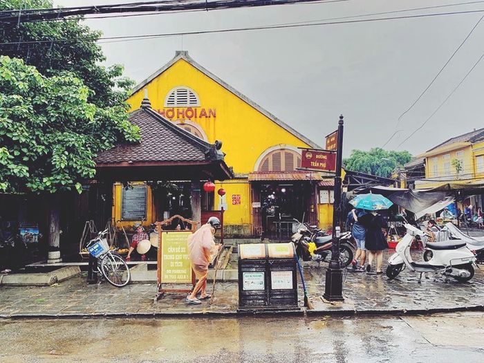 Khoảnh khắc rực rỡ sắc màu tại Chợ Hội An