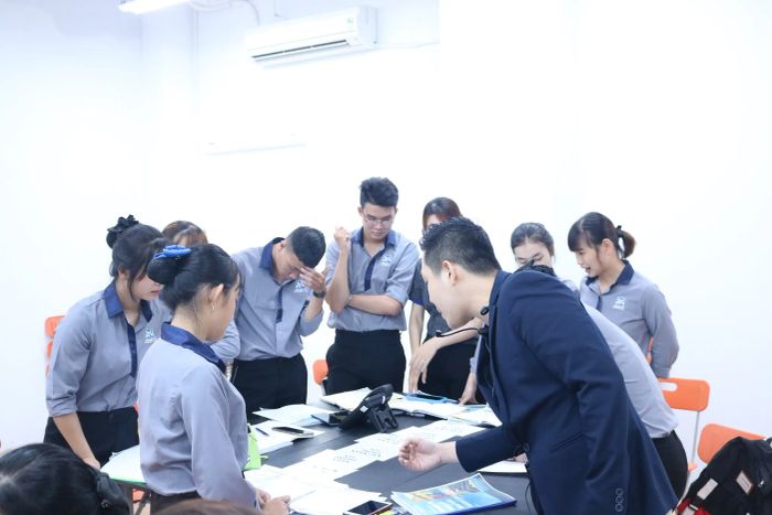Buổi học thực tế với trang thiết bị chuyên nghiệp tại Hướng Nghiệp Á Âu