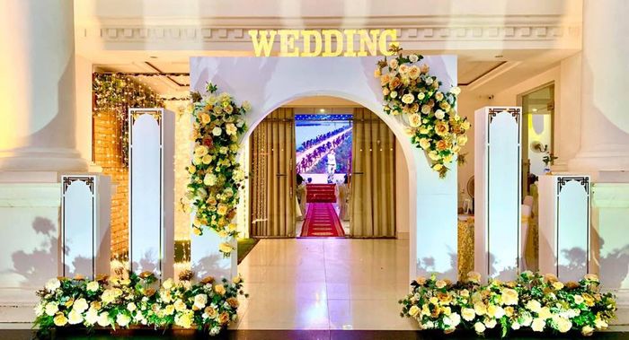 Không gian tiệc cưới lãng mạn tại White Palace (Ảnh 1)