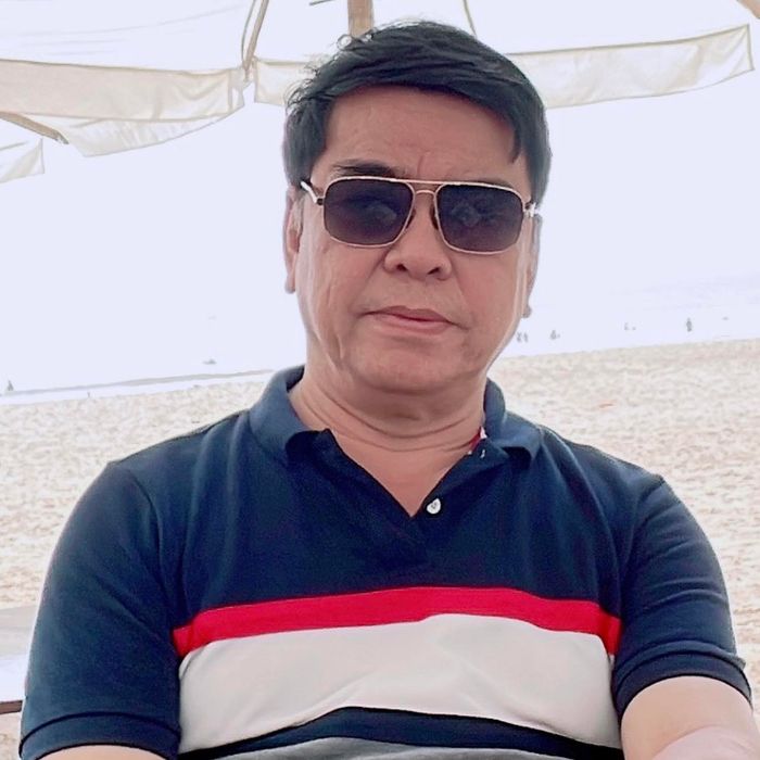Hình ảnh thứ hai về Luật sư Phạm Thanh Bình - khoảnh khắc ghi lại thần thái đĩnh đạc của vị luật sư lão luyện.
