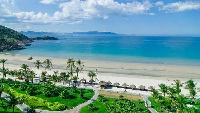 Bãi biển Mỹ Khê: Bình minh vàng trên cát trắng